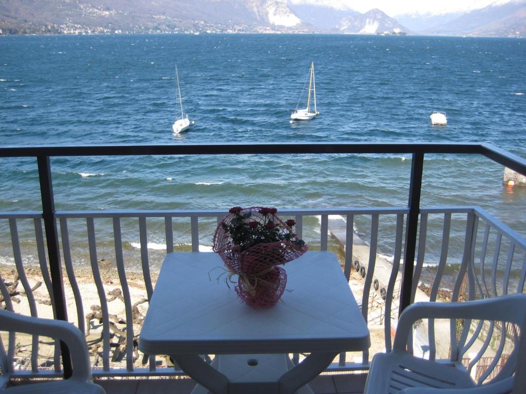 Albergo Riva Reno Di Leggiuno Cameră foto