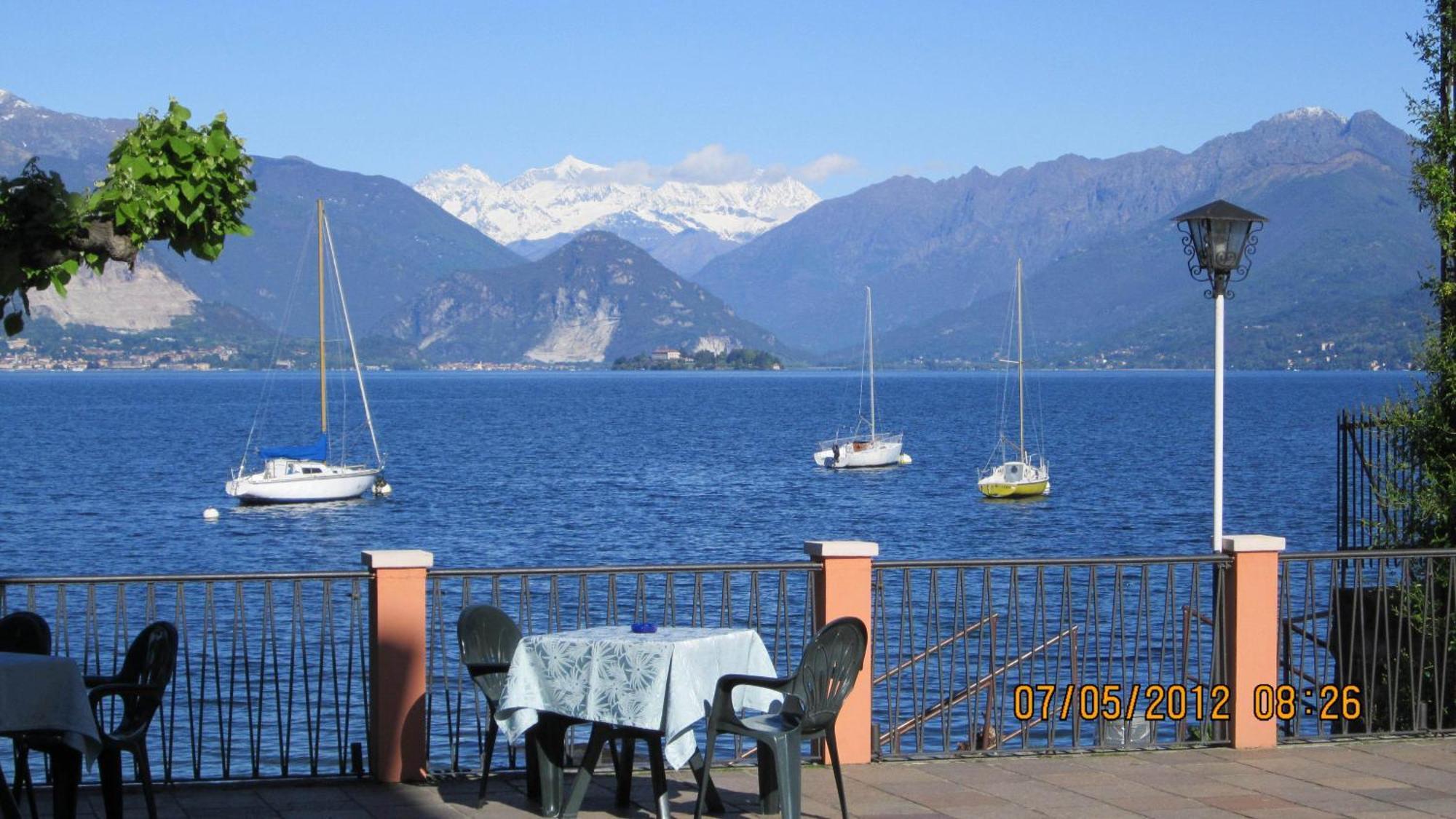 Albergo Riva Reno Di Leggiuno Exterior foto