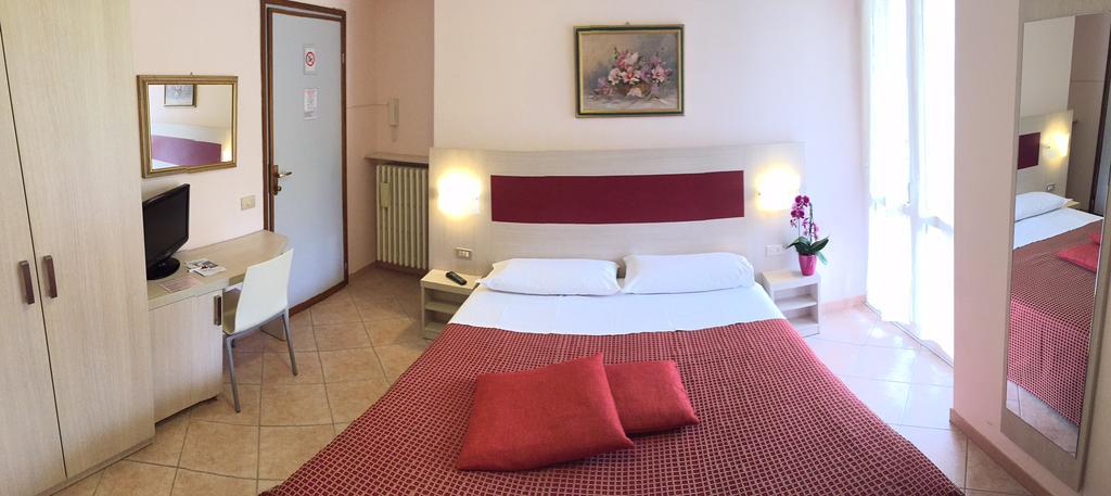 Albergo Riva Reno Di Leggiuno Exterior foto