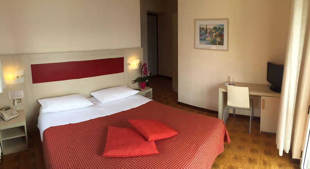 Albergo Riva Reno Di Leggiuno Exterior foto
