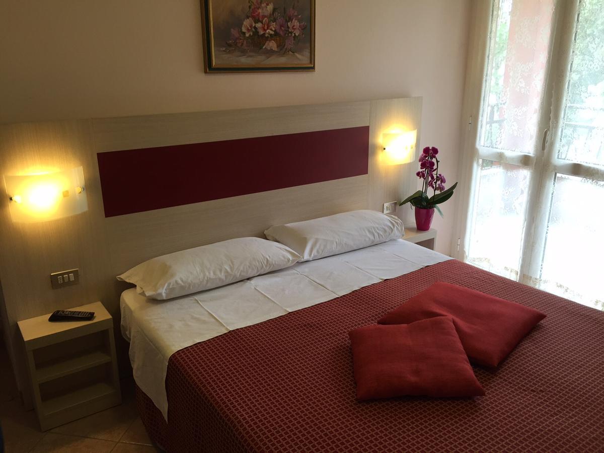 Albergo Riva Reno Di Leggiuno Exterior foto